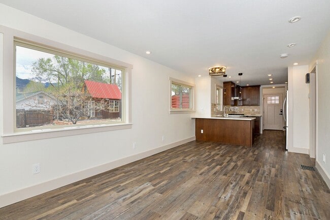Building Photo - Redstone Cabin featuring Luxury, Convenien...