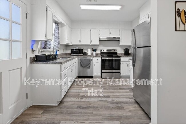 Building Photo - 115 S Mendenhall St