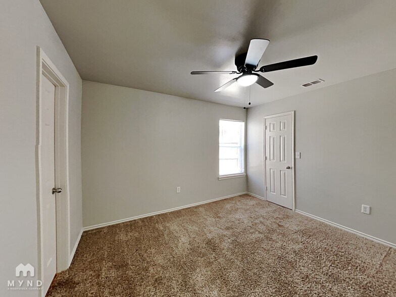 Building Photo - 524 N Brentwood Ave