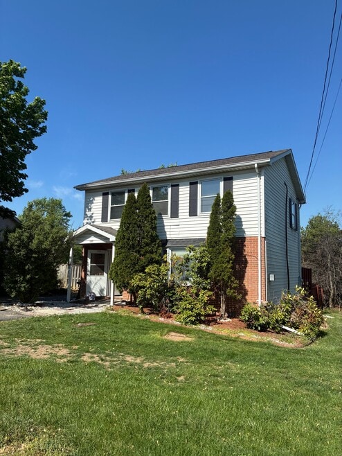 Building Photo - 121 Edgewood Dr