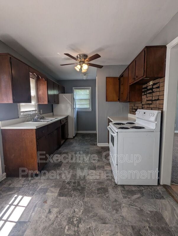 Building Photo - 403 Lee Rd