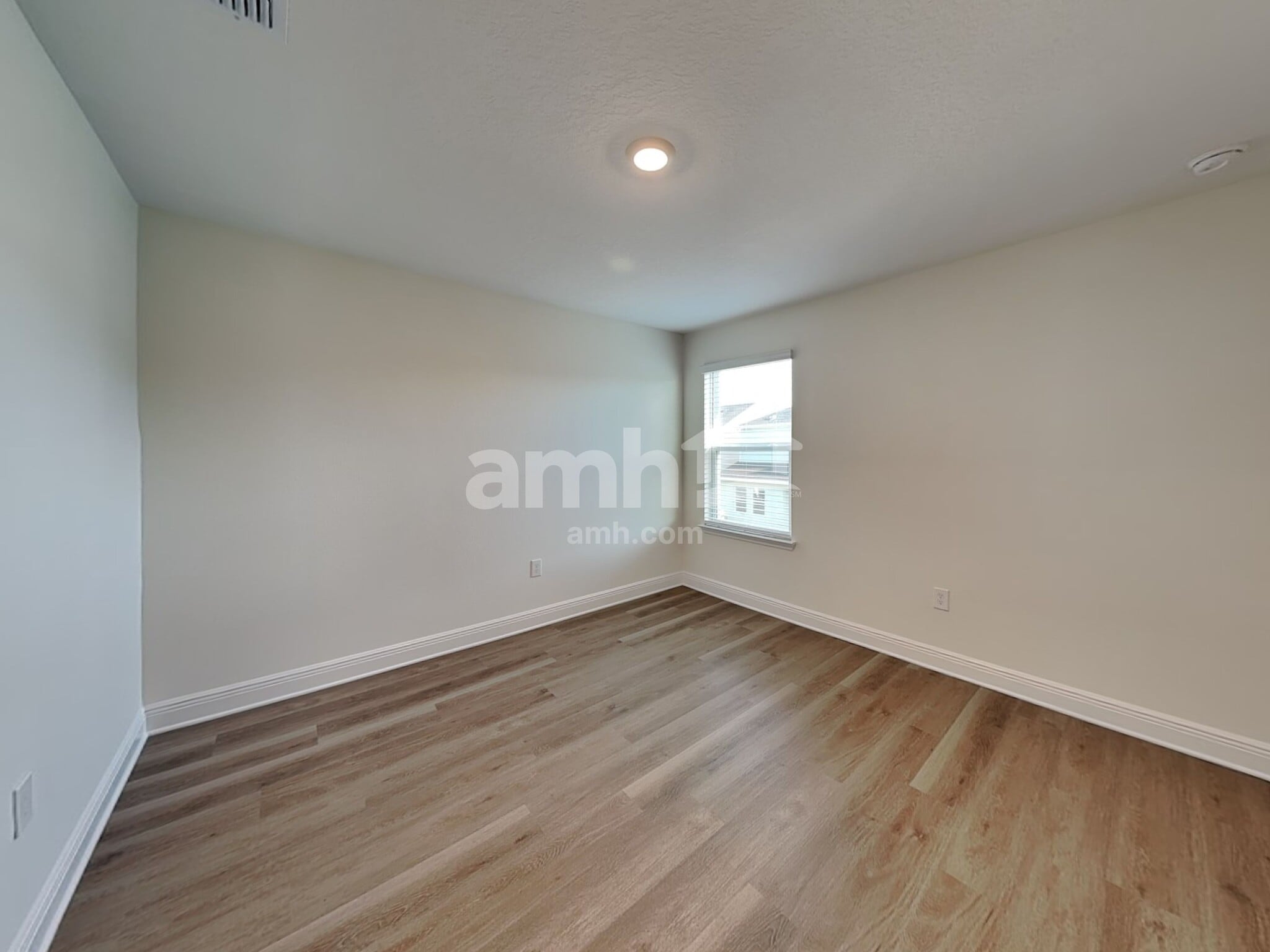 Building Photo - 5998 Pinewood Ests Dr