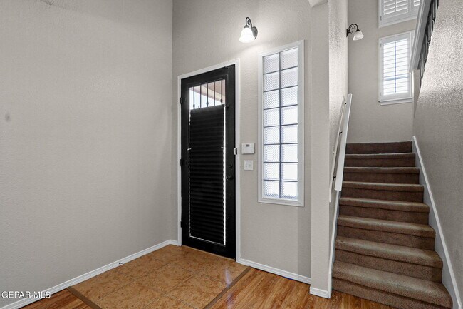 Building Photo - 2057 Shreya St