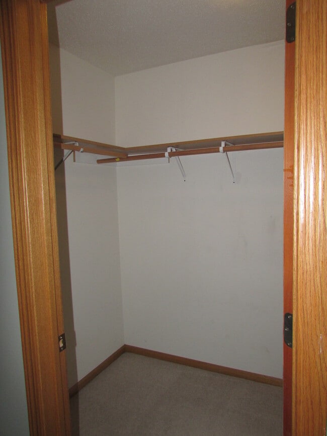Building Photo - 3 BED | 3 BATH | DOUBLE GARAGE | SOUTH