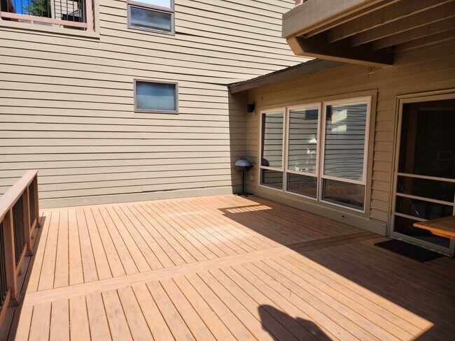 Building Photo - River Village Condominium Unit #8 - Riverf...