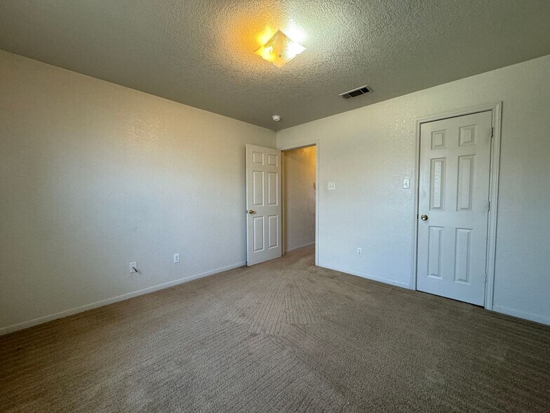 Building Photo - 3301 Barcelona Dr