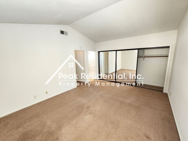 Building Photo - A Very Nice Lincoln 3bd/2ba House with 2-Car Garage