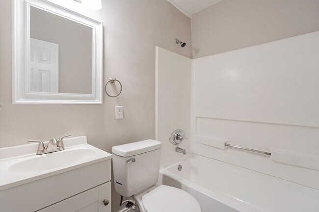 Building Photo - Charming Apartment Downtown Columbia - Housing Vouchers Accepted!