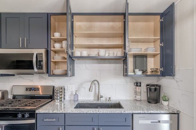 Building Photo - 5601 N Northwood Rd