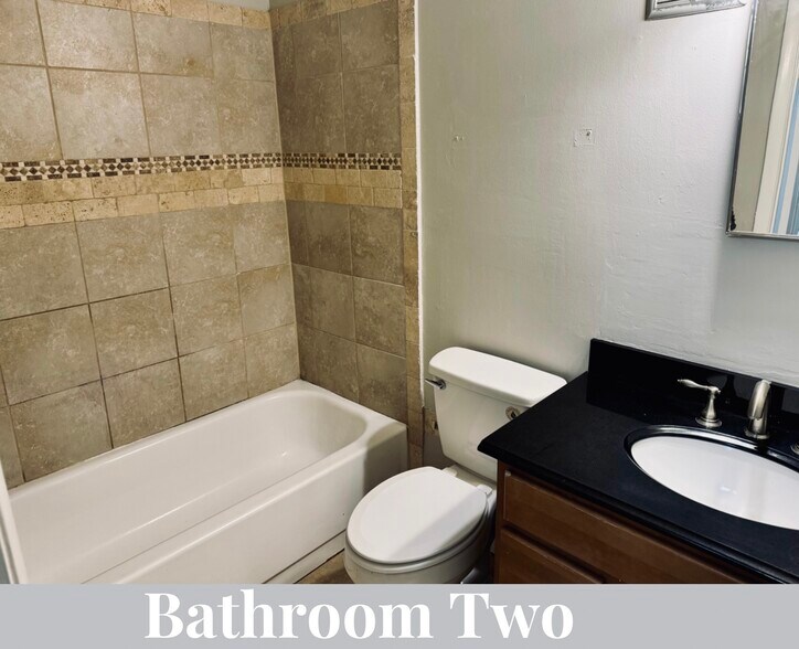 Building Photo - 558 Country Greens Dr