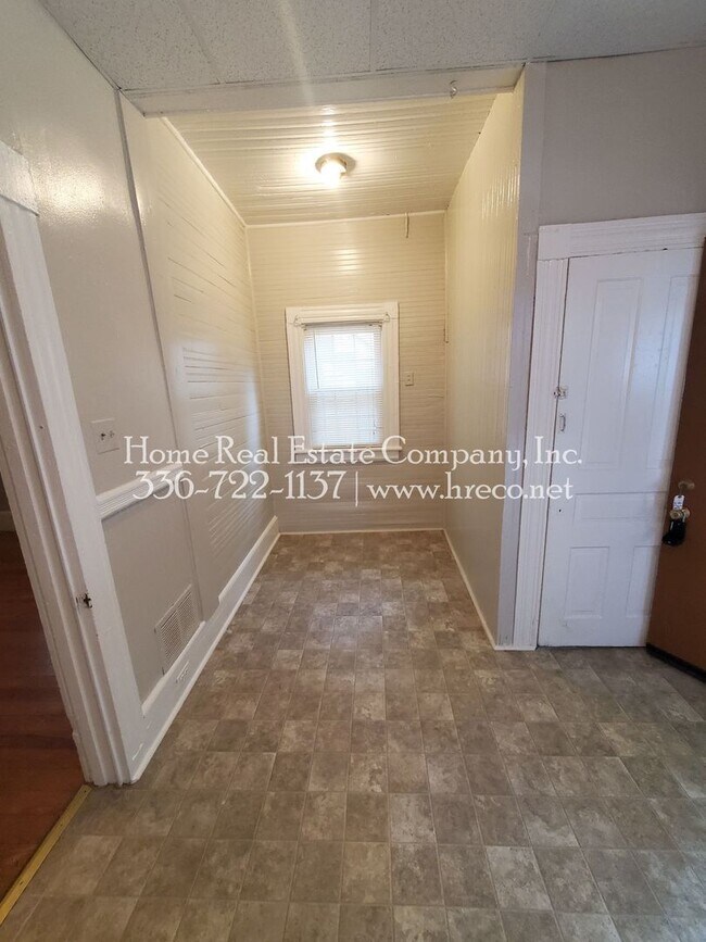 Building Photo - 115 S Spruce St