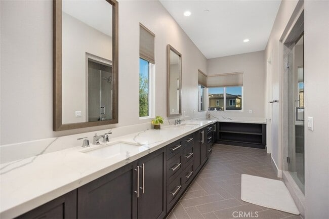 Building Photo - 227 Follyhatch