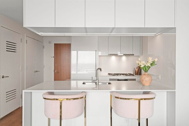 Building Photo - 99 Hudson St