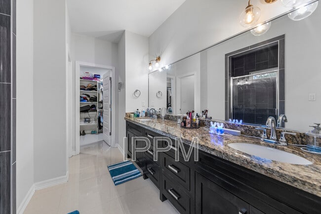 Building Photo - 1622 Helena Dr