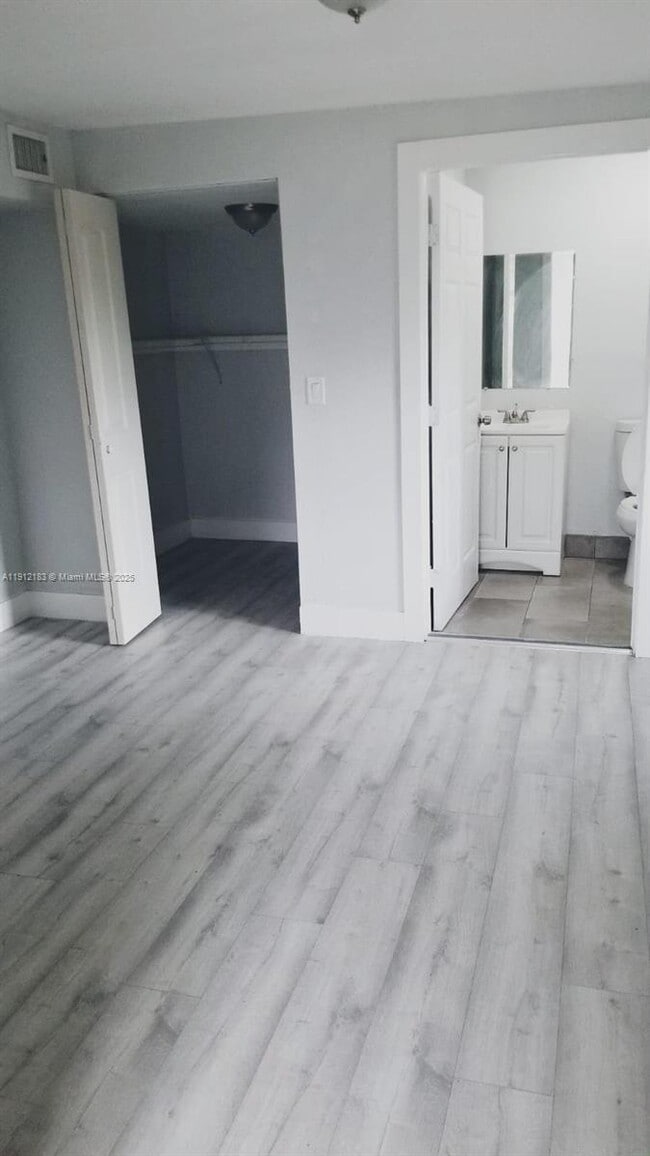 Building Photo - 1950 Rutland St