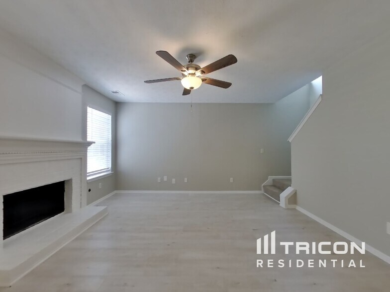 Building Photo - 1951 Hidden Valley Dr SW