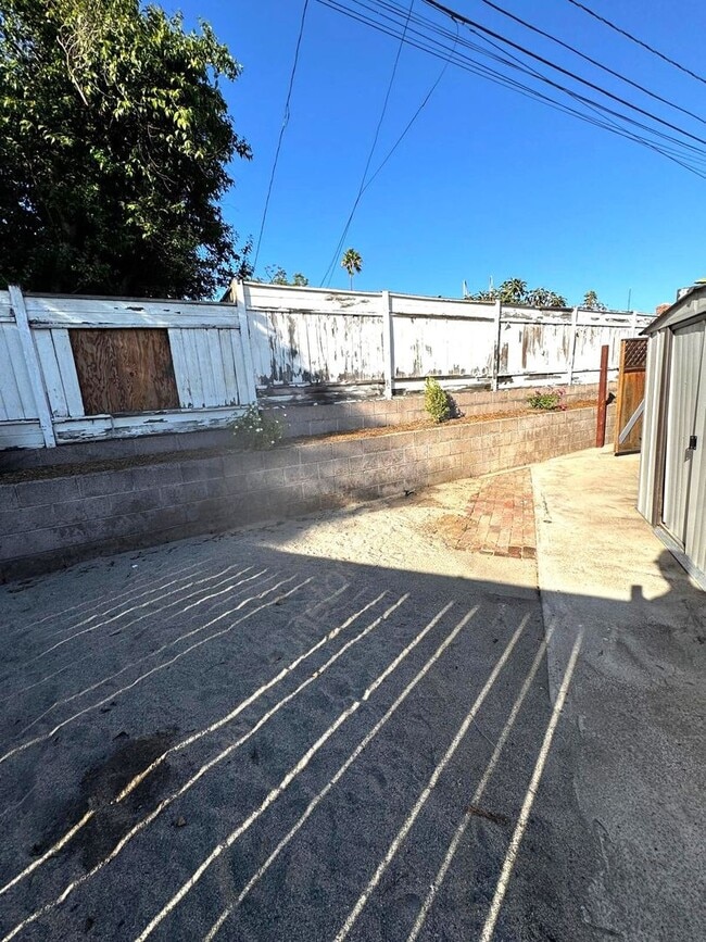 Building Photo - Stunning 3 Bedroom, 2 Bathroom Home on a L...