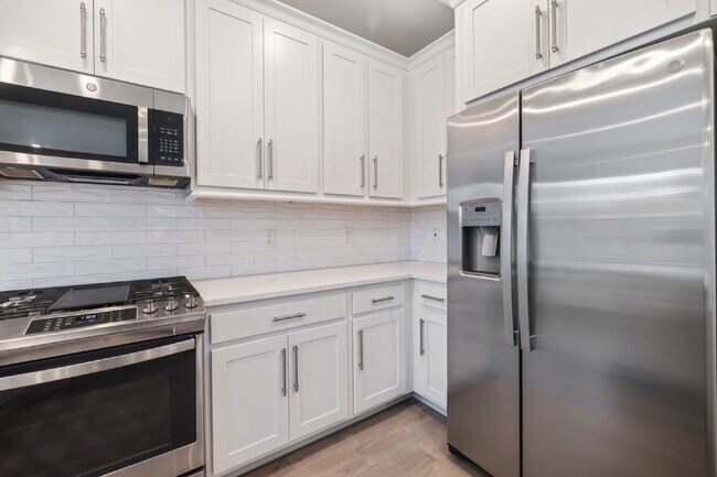 Building Photo - Estancia 3-Bed Retreat in Wesley Chapel wi...