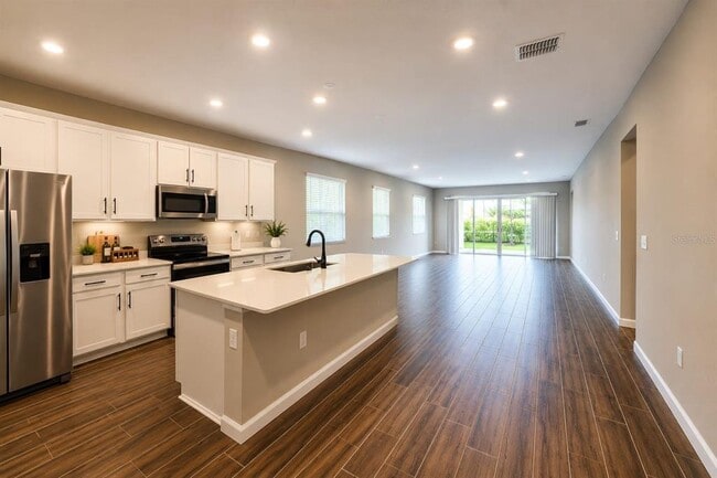 Building Photo - 708 Griffon Ave