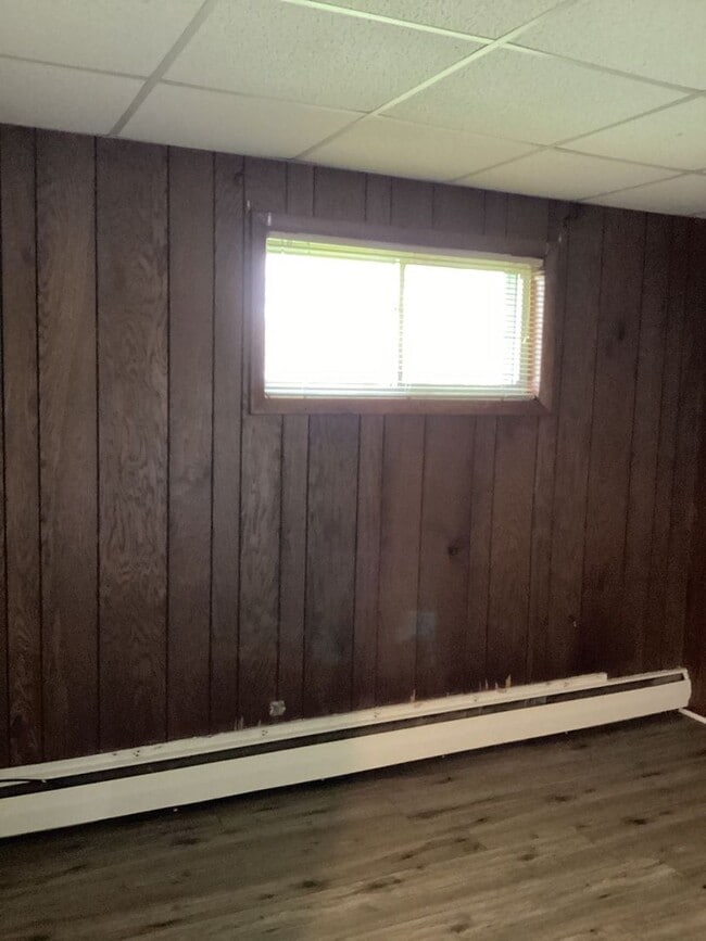 Building Photo - Charming and Well-Maintained 3-Bedroom Dup...
