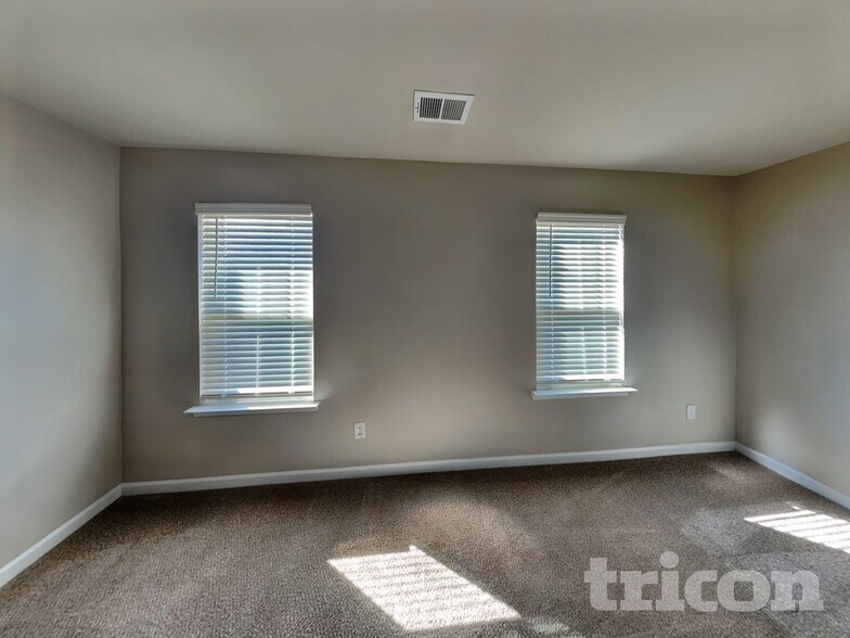 Building Photo - 115 Spring Knoll Dr