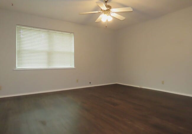 Building Photo - South Tyler! Lovely 3 Bedroom, 2 Bath Hous...
