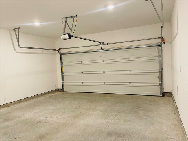 Building Photo - 3708 Rock Ledge Dr