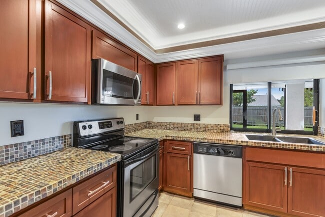 Building Photo - ** GOLDEN GATE CITY ** 3 BED + DEN / 2 BATH - FENCED YARD - NO HOA! - ANNUAL RENTAL