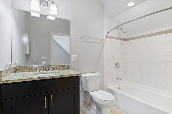 Building Photo - 303 Islington St