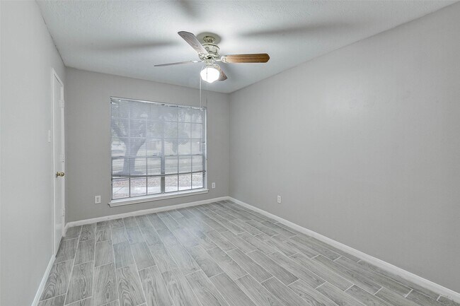 Building Photo - 7815 Barnhill Dr