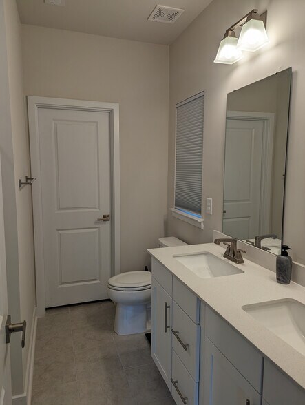 Building Photo - Room in Townhome on Gleason Wy