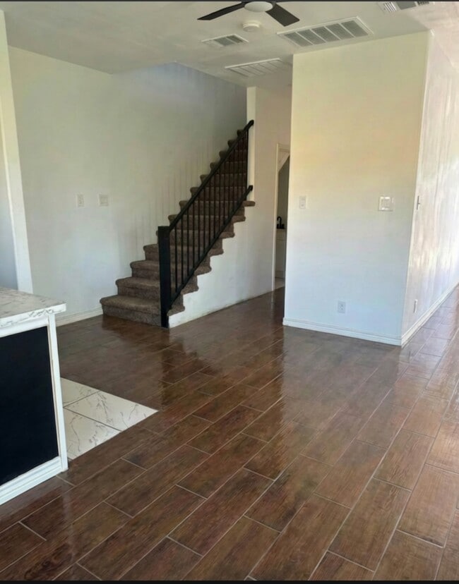 Building Photo - 5519 Osprey Dr