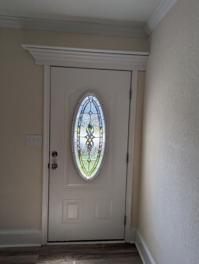 Building Photo - Colonial Heights