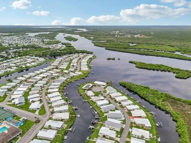 Building Photo - 106 Lazy River Rd