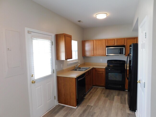 Building Photo - 4609 Milfax Rd