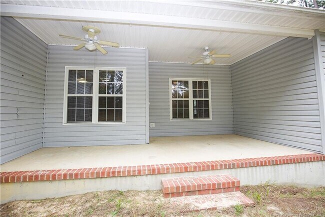 Building Photo - 110 Willow Creek Ln