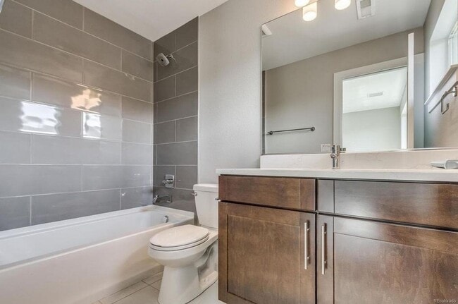 Building Photo - Luxurious End-Unit Modern Townhome at 5360...