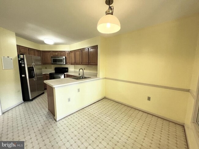 Building Photo - 2134 Kings Garden Way