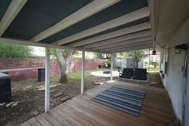 Building Photo - Updated home in established Schertz Neighb...