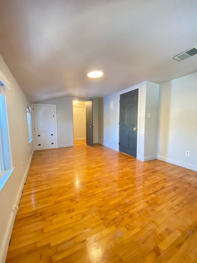 Building Photo - 2409 Omro Rd