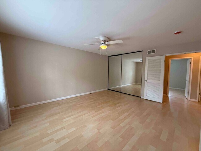 Building Photo - Fabulous Campus Commons 3 Bedroom