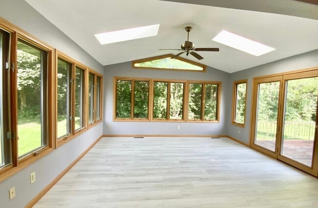 Building Photo - 3121 Carefree Dr