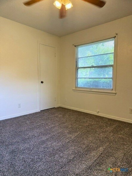 Building Photo - 1704 Smith Dr