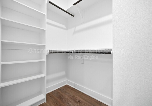 Building Photo - 2107 Esther Dr