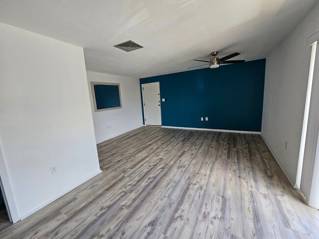 Primary Photo - 4215 E Bay Dr