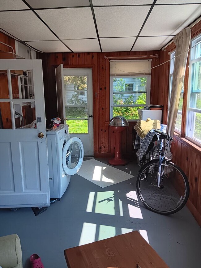 Building Photo - 2 Bedroom, 1 Bath Single Family Home on Cu...