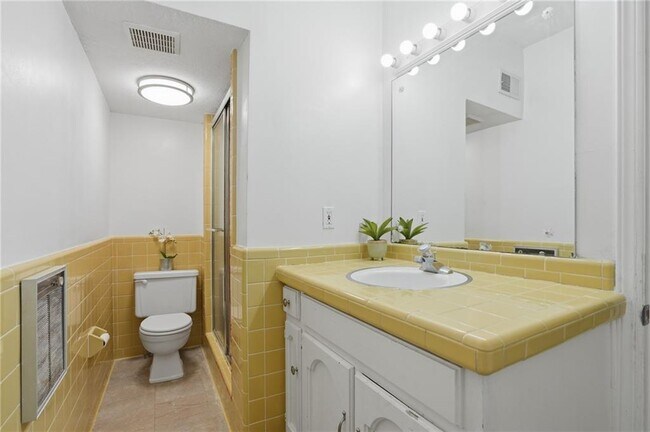 Building Photo - 2209 Cherring Ln