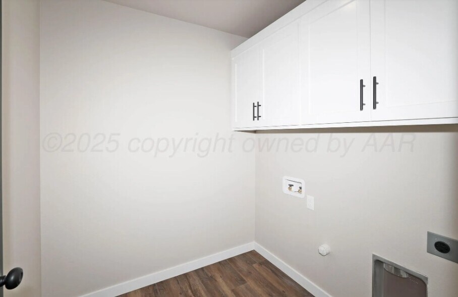 Building Photo - 925 E Loop 335 S
