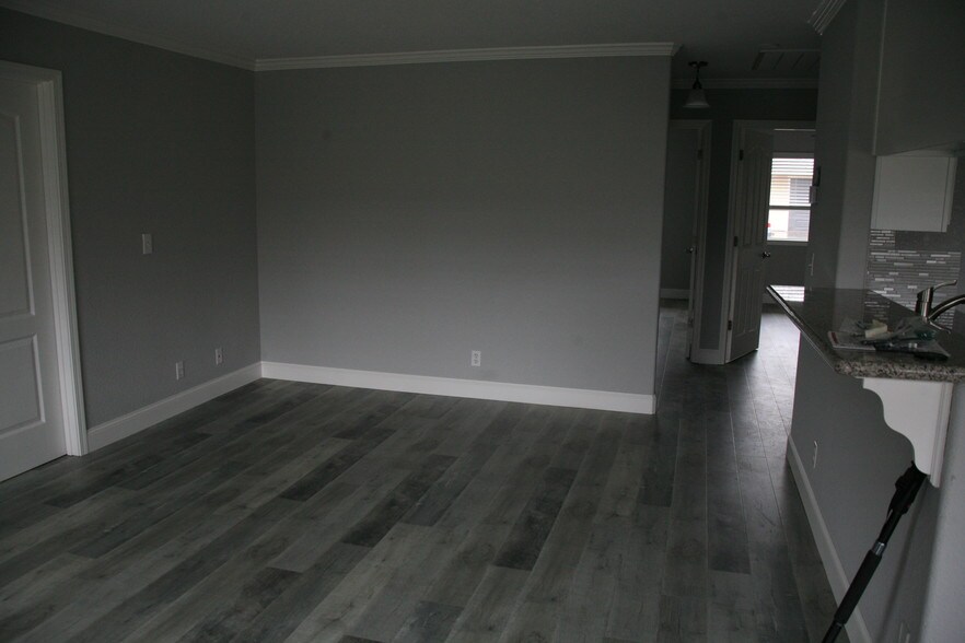 beach wood flooring - 2708 Wilson Ave