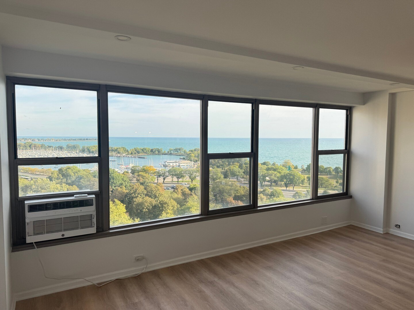 Building Photo - 2970 N Lake Shore Dr